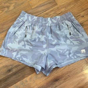 Vuori shorts size small